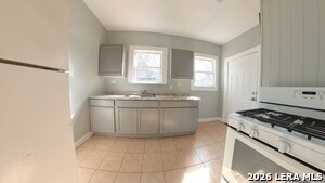 Foto del edificio - 538 Kayton Ave