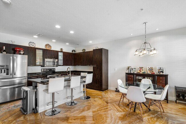 Foto del edificio - 4930 NW 15th Ave