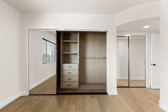 Foto del edificio - 148 S Oakhurst Dr