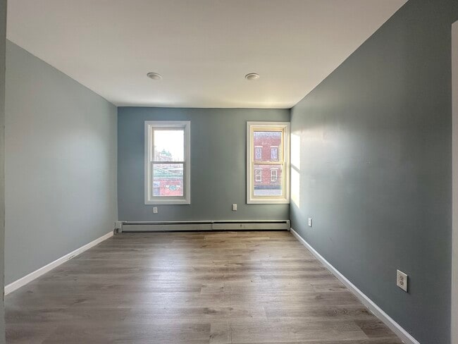 Building Photo - 105 William St