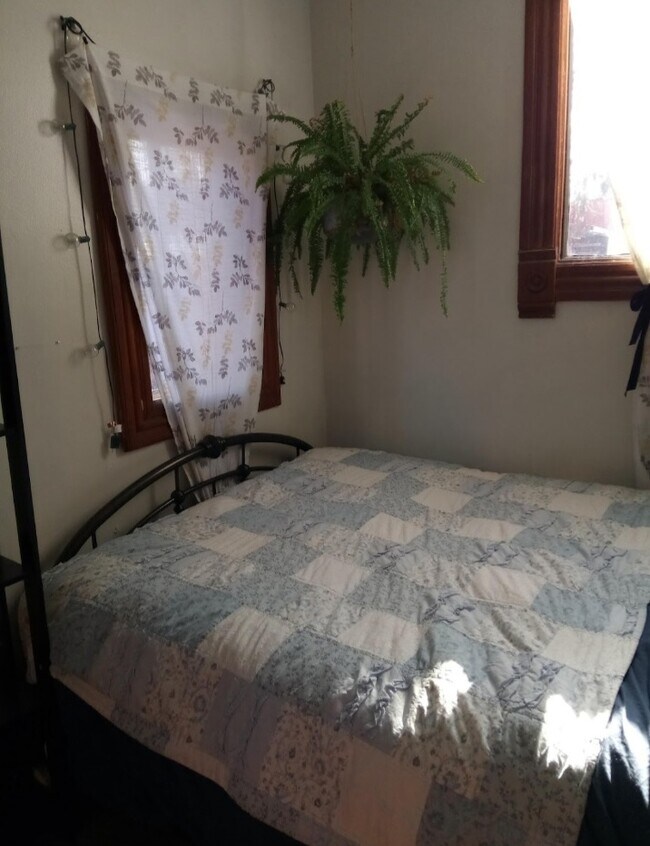 Bedroom - 1330 N Downing St