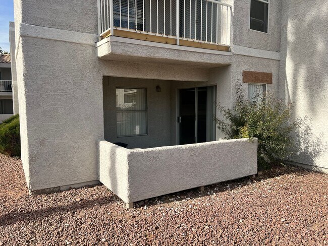 Foto del edificio - Lower level 2 bedroom close to pool.