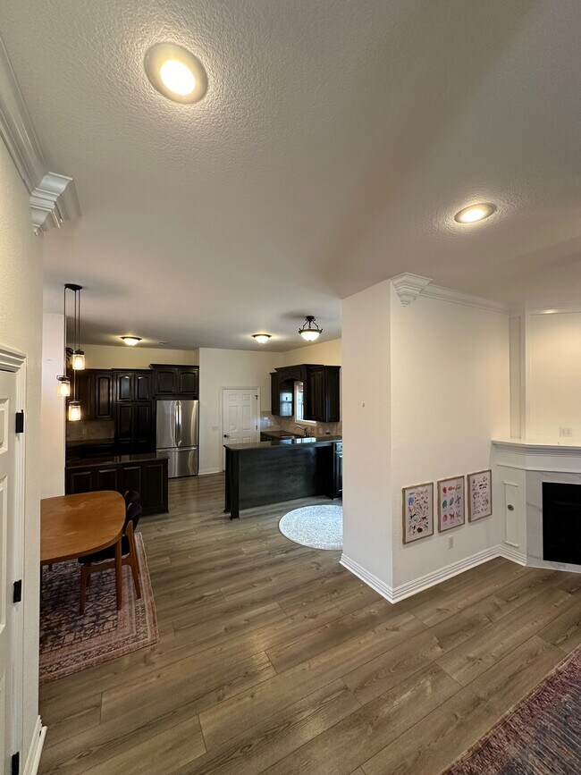 Foto del edificio - 571 N Rupple Rd