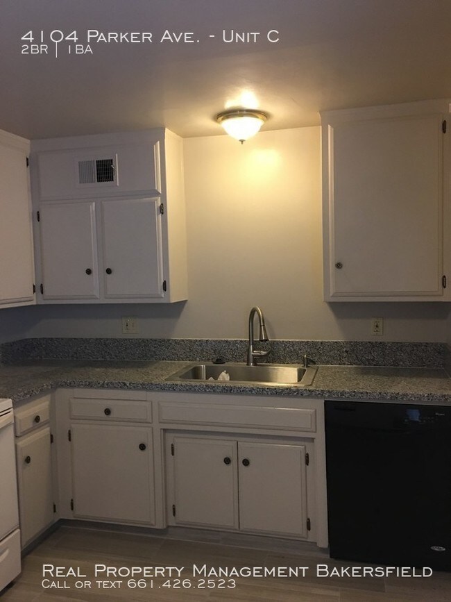 Building Photo - 4104 Parker Avenue Unit C