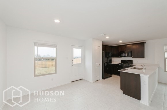 Foto del edificio - NEW CONSTRUCTION! NOW AVAILABLE! - 6332 Br...