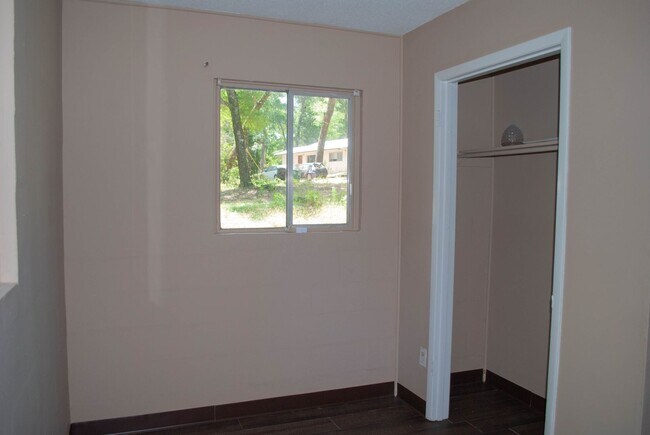 Foto del edificio - 1 Bed  1 Bath Townhouse For Rent