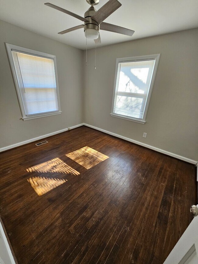 Building Photo - 1130 Brighton Road - Bev Roberts Rentals &...