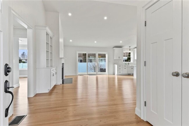 Foto del edificio - 95 Honeysuckle Rd