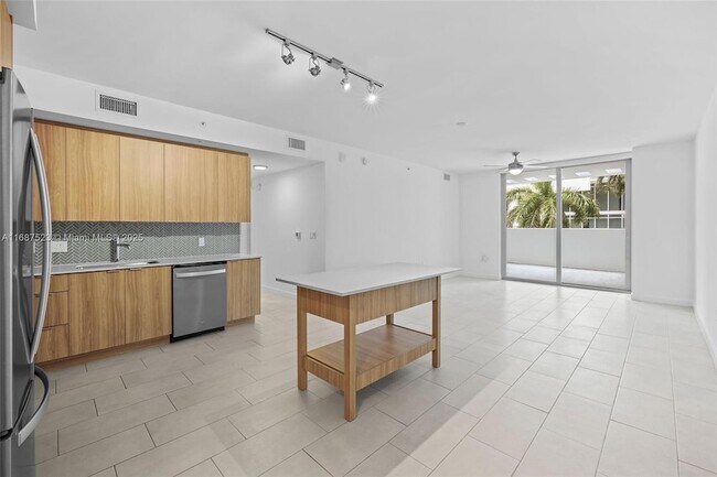 Foto del edificio - 2150 N Bayshore Dr