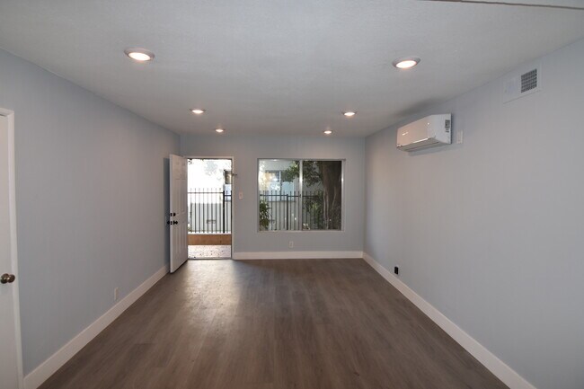 Foto del edificio - 2051 S Corning St