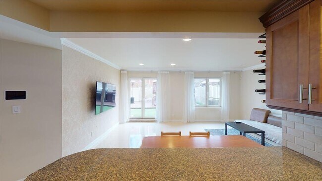 Foto del edificio - 3165 Emmons Ave