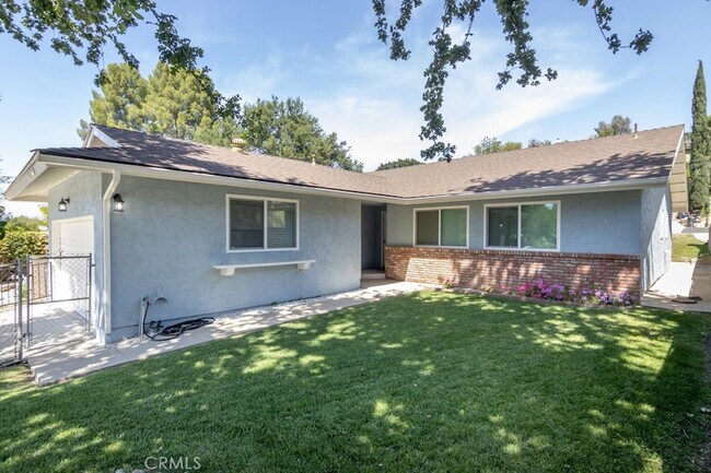 Foto del edificio - 25040 Everett Dr