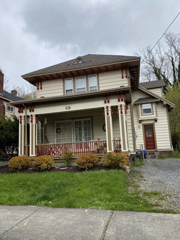 Primary Photo - 219 Kensington Rd