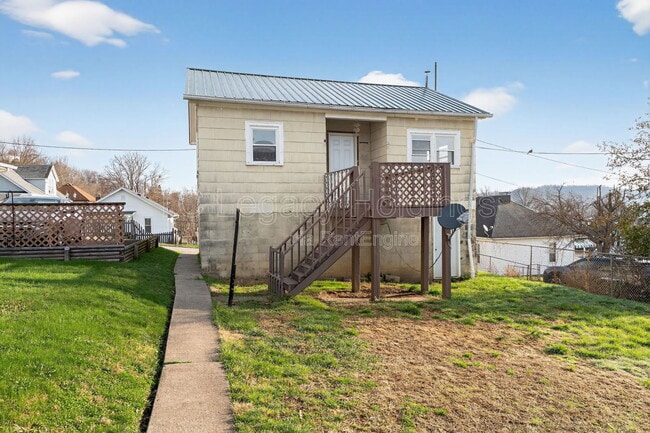 Building Photo - 604 Hart St