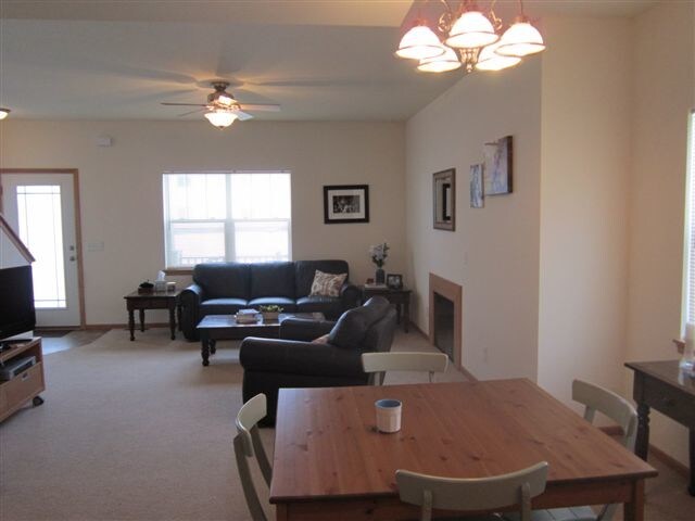 Foto del edificio - 112 Wind Stone Dr