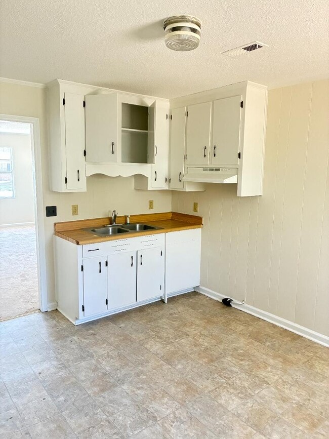 Building Photo - 413 Garner St W