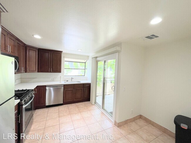 Building Photo - 2 br, 2.5 bath House - 9350 Moonbeam Ave. #8