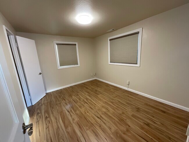 Foto del edificio - 1188 Phoenix Ave