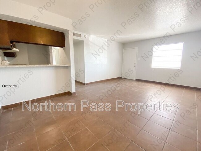 Foto del edificio - 4700 Maxwell Ave