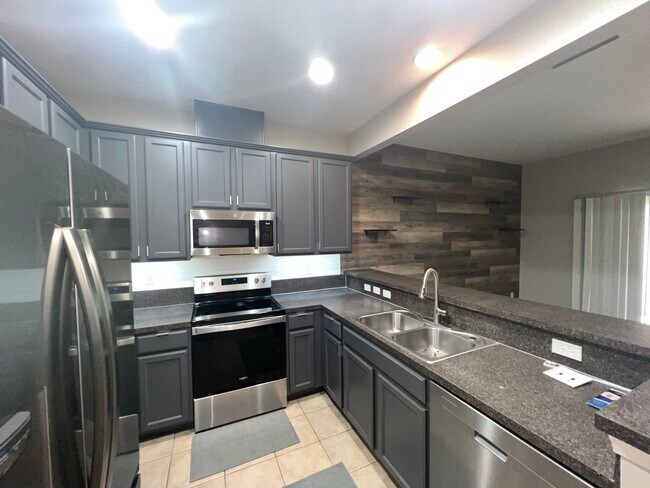 Foto del edificio - Emerald Preserve Townhome