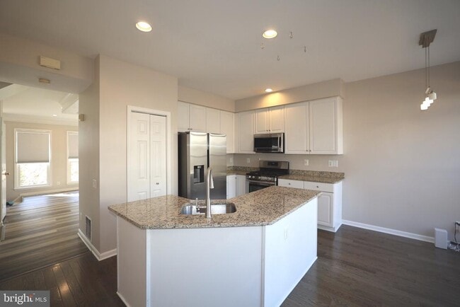 Building Photo - 47616 Watkins Island Square