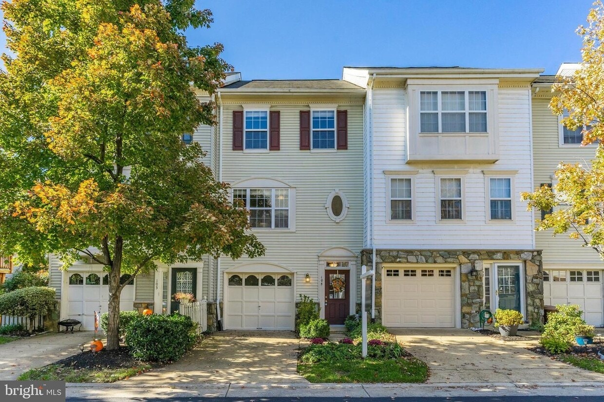 105 Meadows Ln, Alexandria, VA 22304 Townhome Rentals in Alexandria