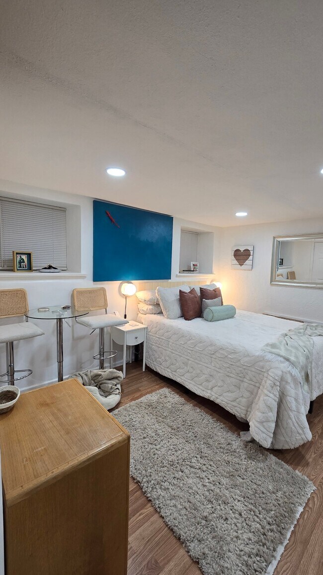 Foto del edificio - 6142 N 8th St