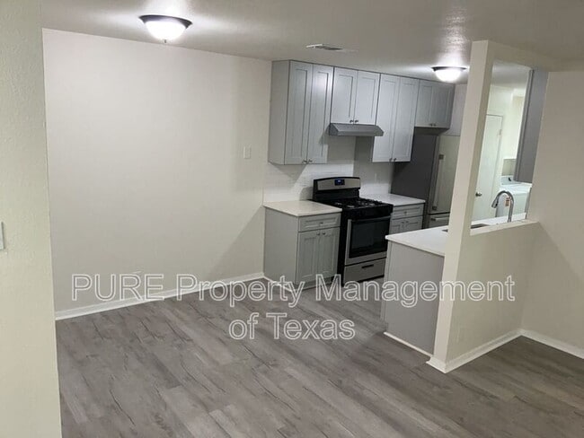 Building Photo - 417-418 Parkhill Cv