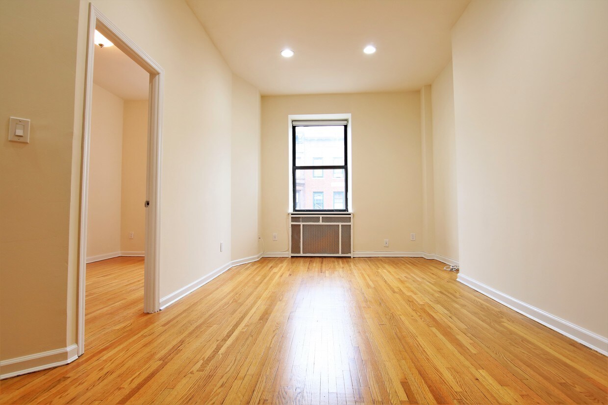 Primary Photo - 34 W 75th St