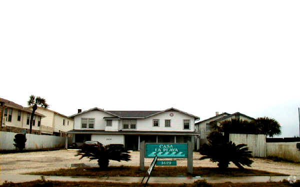 Building Photo - The Beach House