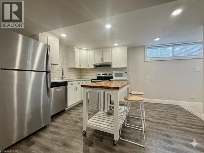 Building Photo - 66 Nine Pines Rd