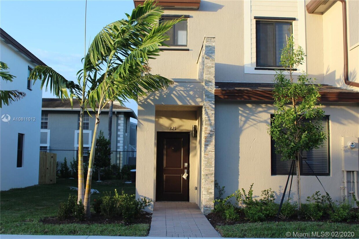 321 NE 208 TER 321 Miami Fl 33179 - 321 NE 208 TER  321 Miami Fl 33179