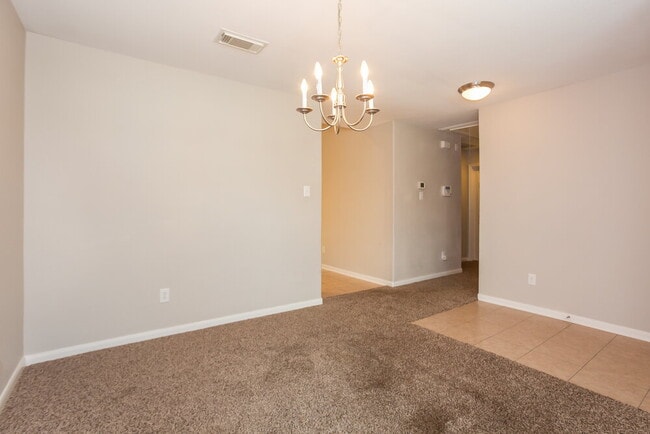 Foto del edificio - 2039 Diamond Crest Dr