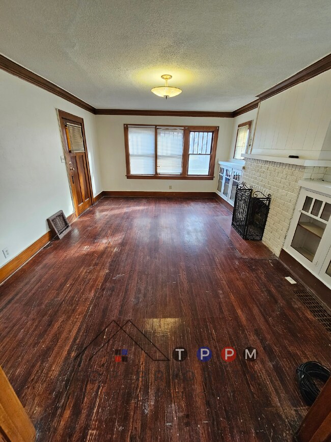 Building Photo - 2 Bedroom | 1 Bathroom Single-Family Home ...