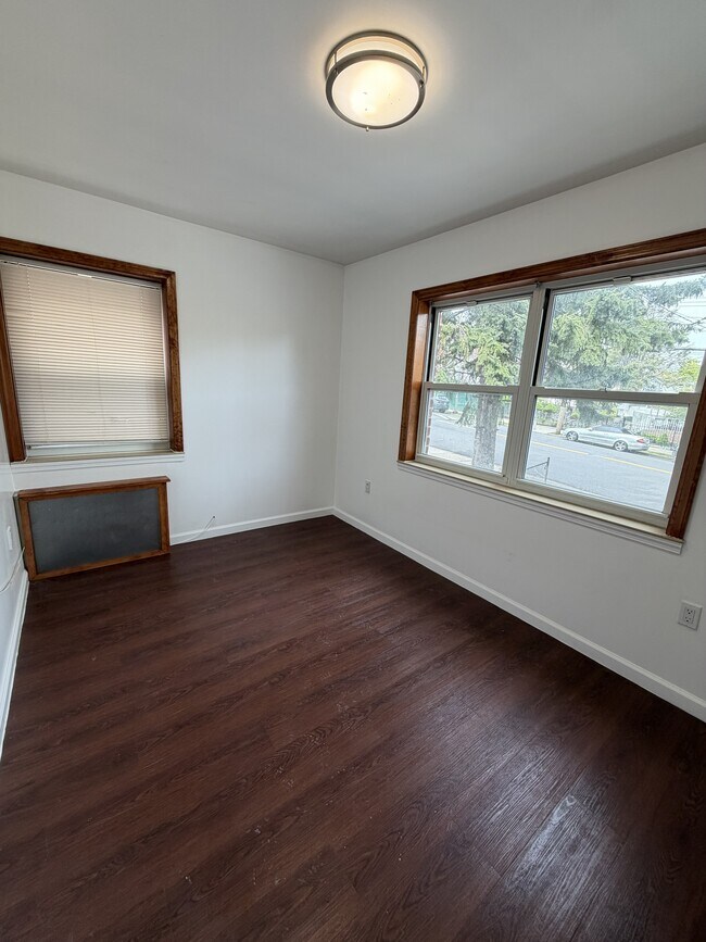 Building Photo - 1318 Mace Ave