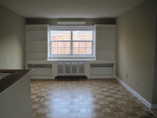 Living Room - 1728 W Abingdon Dr