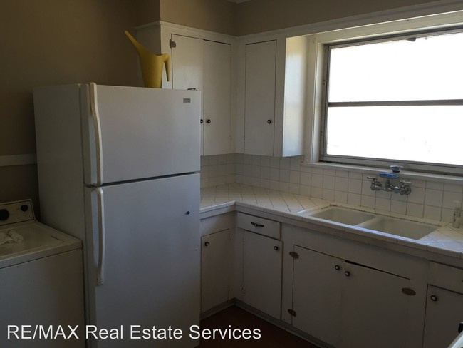 Building Photo - 2 br, 1 bath Apartment - 220 Ashley Drive