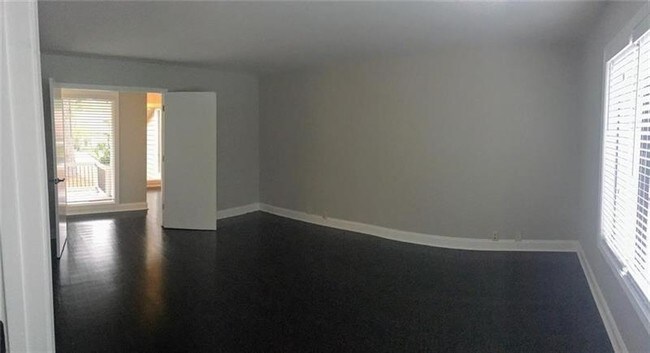 Building Photo - 3327 Clubland Dr