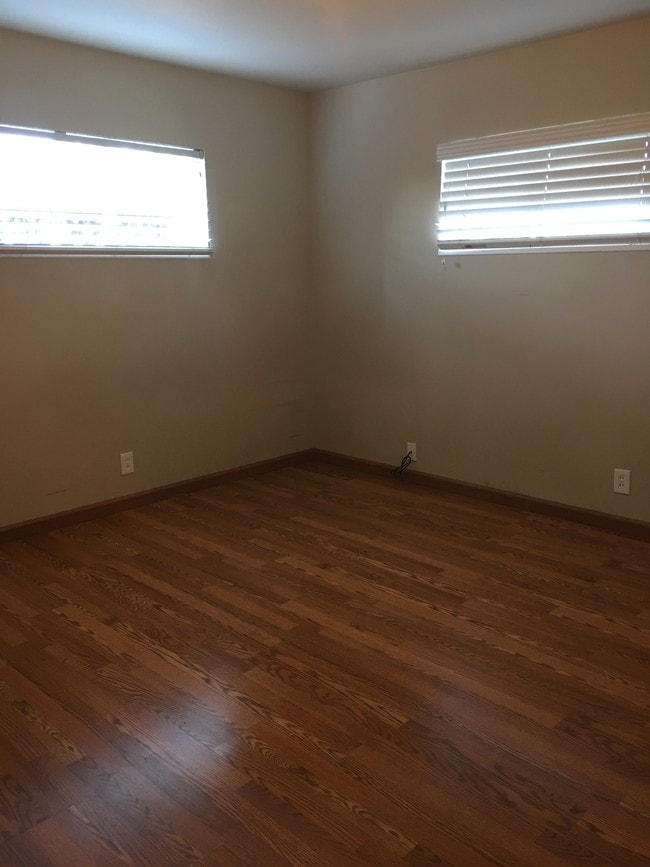 Building Photo - 654 Brentwood Dr