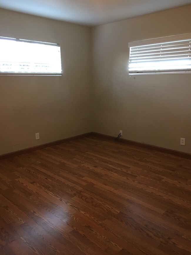 Foto del edificio - 654 Brentwood Dr