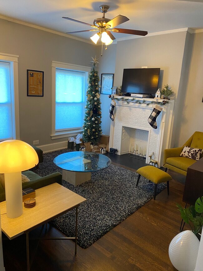 Living Room - 411 S Taylor Ave