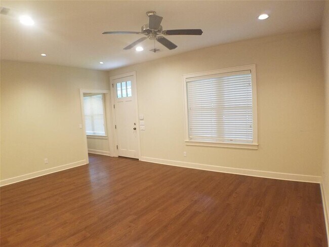Foto del edificio - 5408 Evans Ave