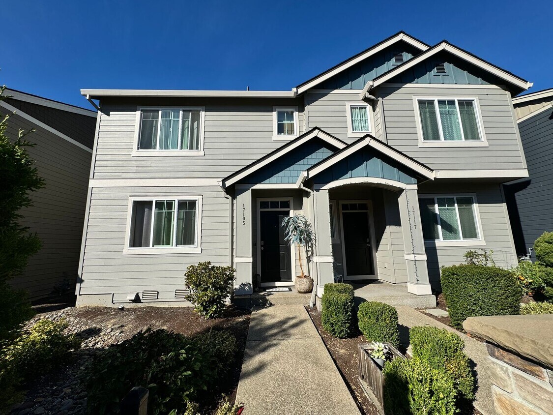 Primary Photo - Fantastic 3 bedroom, 2.5 bath Townhome in ...