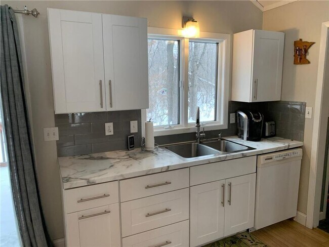 Foto del edificio - 4 Bedrooms, 2 Bathrooms Single Family Home in Baxter, MN 2 car garage, on a large corner lot