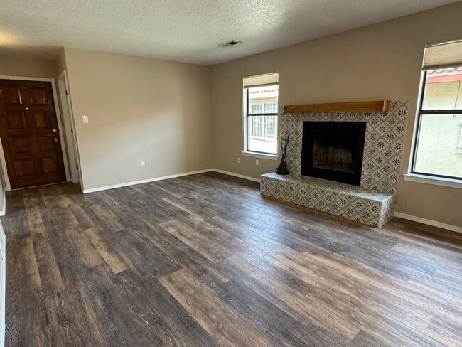Foto del edificio - 2 Bedroom, 2 Bathroom Home near Tramway and Indian School