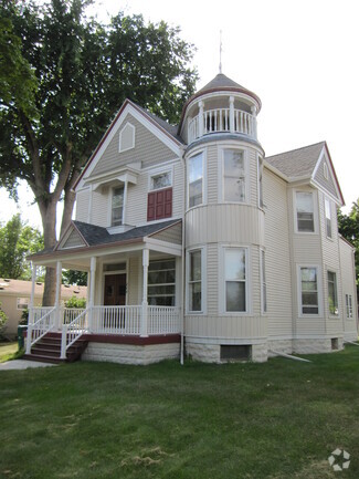 Building Photo - 804 4th S St