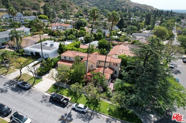 Building Photo - 1861 W Mountain St