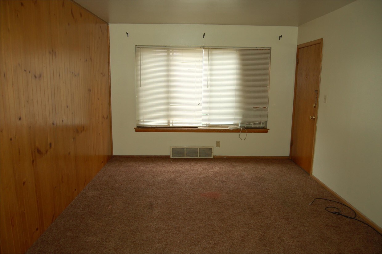 Primary Photo - 8511 W Mill Rd