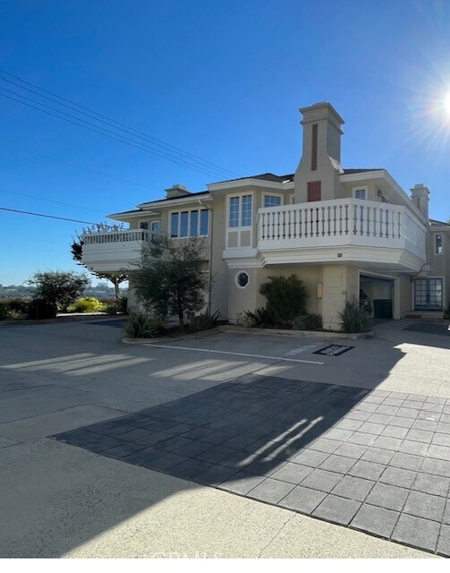Primary Photo - 2463 Irvine Ave
