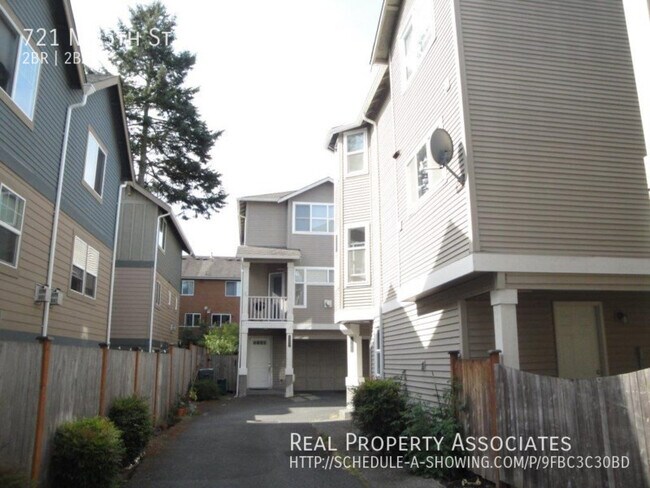 Building Photo - Townhouse in Greenwood